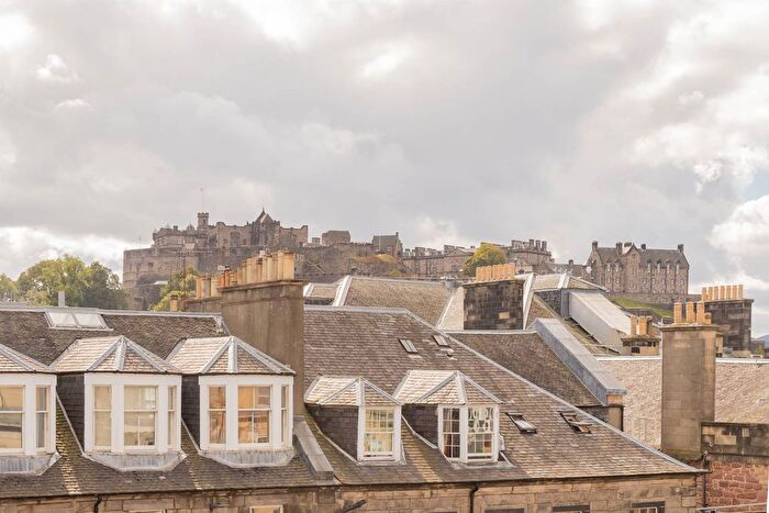3 Bedroom Flat For Sale In George Street, Edinburgh, EH2