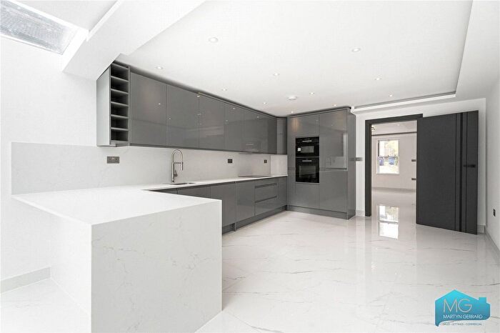 4 Bedroom Detached House For Sale In New Barnet, Barnet, EN4