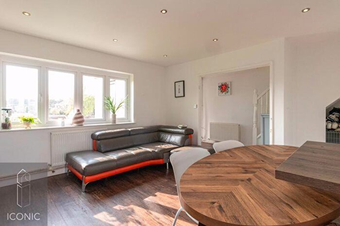 4 Bedroom Detached House For Sale In Paddock Close, Belton, Great Yarmouth, NR31