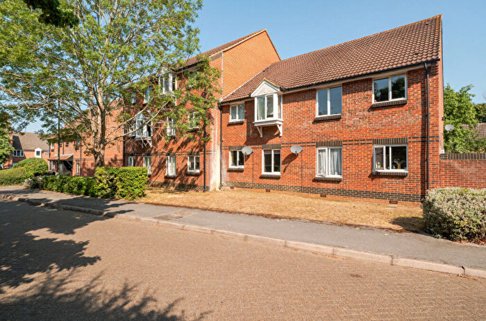 1 Bedroom Flat For Sale In Weybrook Drive, Guildford, Surrey, GU4