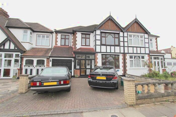 4 Bedroom Property To Rent In Tresco Gardens, Ilford, Essex IG3