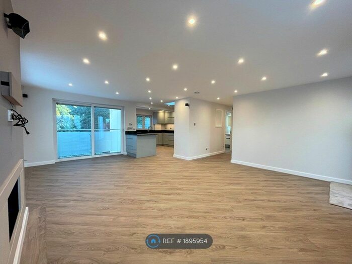 3 Bedroom Bungalow To Rent In The Glade, Enfield, EN2