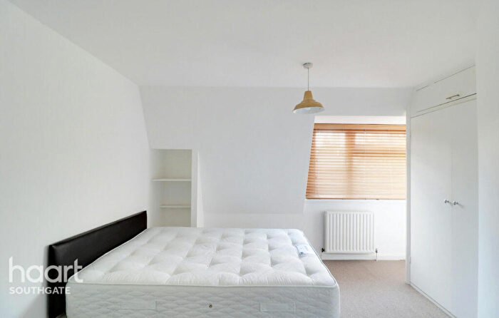1 Bedroom Apartment For Sale In Warwick Road, Barnet, EN5