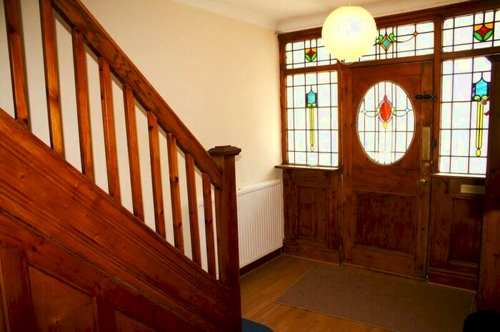 5 Bedroom Semi-Detached House To Rent In The Turnways, Headingley, Leeds, LS6