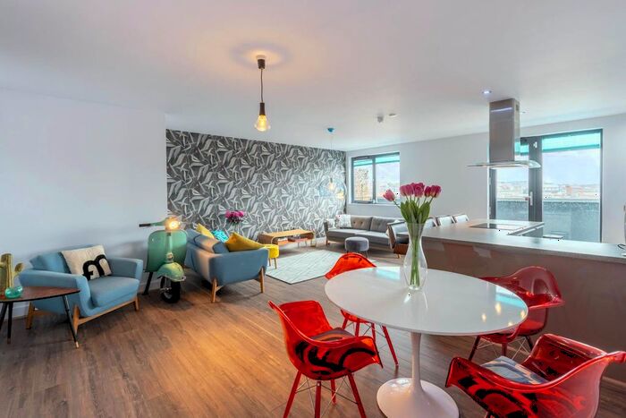 3 Bedroom Flat To Rent In Honduras Wharf, Summer Lane, Birmingham, B19