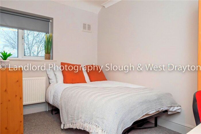 1 Bedroom Terraced House To Rent In Cobbett Road, Guildford, Surrey, GU2