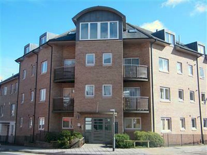 2 Bedroom Apartment To Rent In Augusta Court, Exeter, EX1