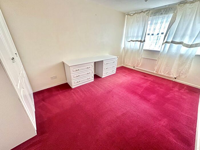 2 Bedroom Property To Rent In Oakleigh Court, Southall, UB1