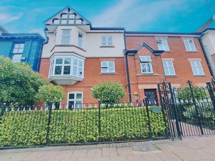 3 Bedroom Apartment To Rent In Chorlegh Grange, Alderley Edge, SK9