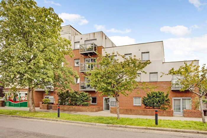 1 Bedroom Apartment For Sale In Kenton Road, Harrow, Middlesex, HA3