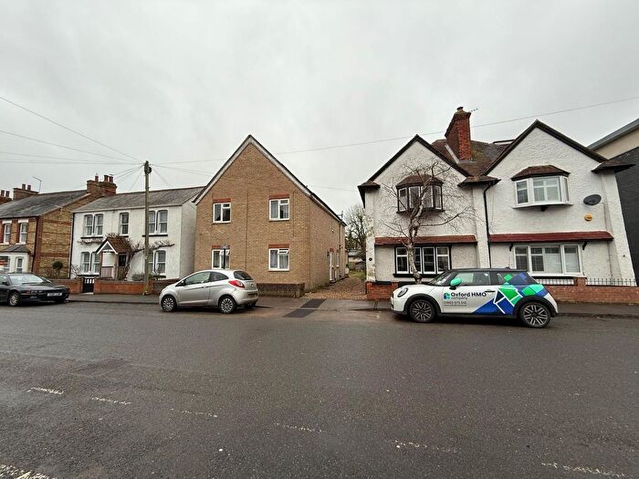 3 Bedroom Flat To Rent In Lime Walk, Headington, Oxford, OX3