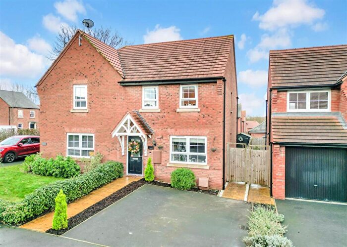 3 Bedroom Semi-Detached House For Sale In Davies Close, Hugglescote, LE67