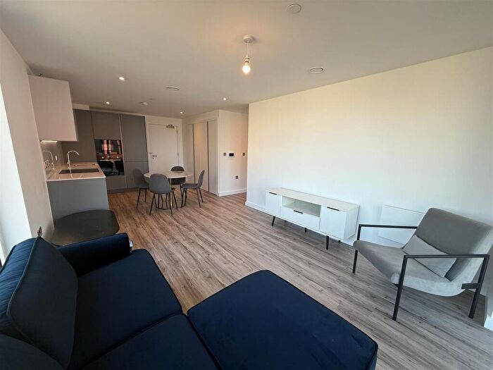 2 Bedroom Apartment To Rent In The Railings, Middlewood Locks, M5
