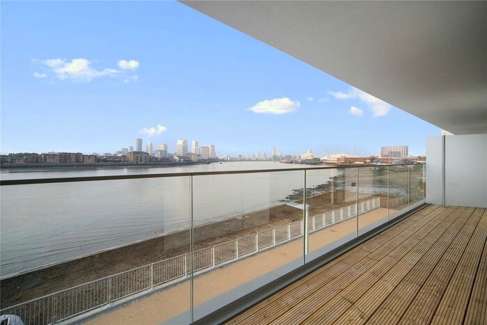 3 Bedroom Flat To Rent In River Gardens Walk, Greenwich, SE10
