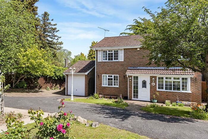 4 Bedroom Detached House For Sale In The Russets, Meopham, DA13