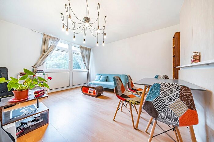 2 Bedroom Flat To Rent In Tilford Gardens, London, SW19