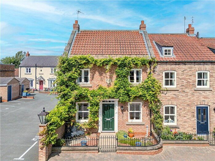3 Bedroom End Of Terrace House For Sale In Allhallowgate, Ripon, North Yorkshire, HG4
