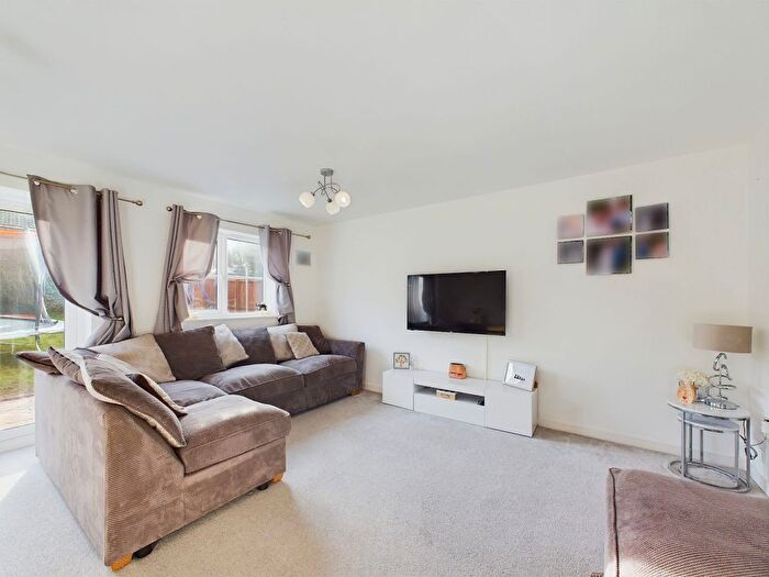 3 Bedroom End Of Terrace House For Sale In Highfield Road, Whitby, YO21