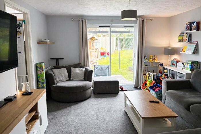2 Bedroom Flat For Sale In Palliser Drive, Rainham, RM13