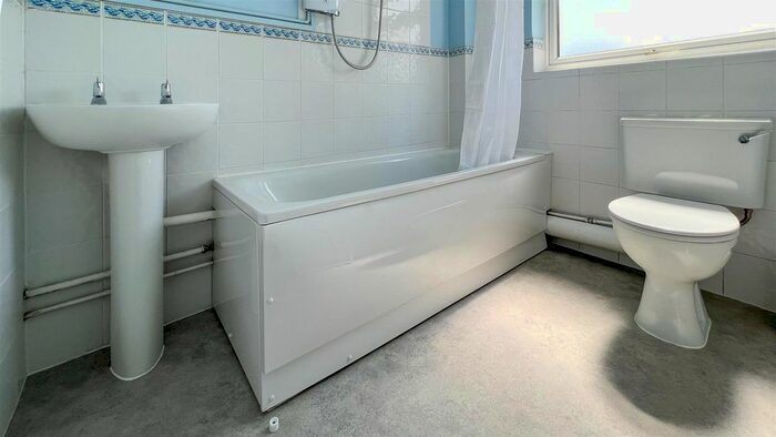 1 Bedroom Flat To Rent In Carlton Court, Gresham Road, Staines Upon Thames, TW18