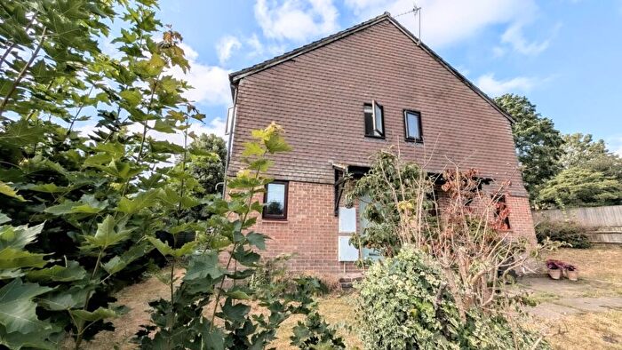 2 Bedroom Cluster House For Sale In Roxburghe Close, Whitehill, Hampshire, GU35