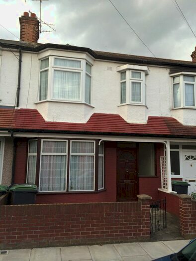 4 Bedroom Detached House To Rent In Waverley Road, London, N17
