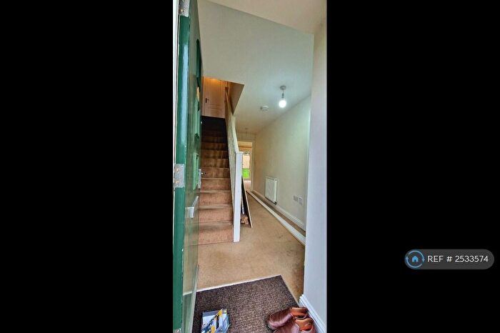 4 Bedroom Semi-Detached House To Rent In Cranesbill Close, Cambridge, CB4