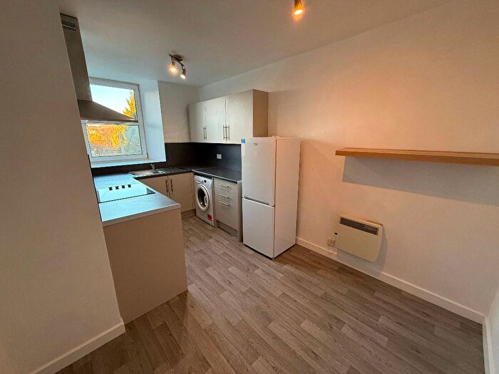 2 Bedroom Flat To Rent In Forfar Road, Stobswell, Dundee, DD4
