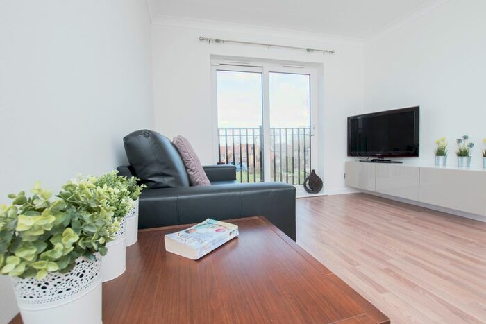 2 Bedroom Flat To Rent In Newbury Road, Crawley, RH10