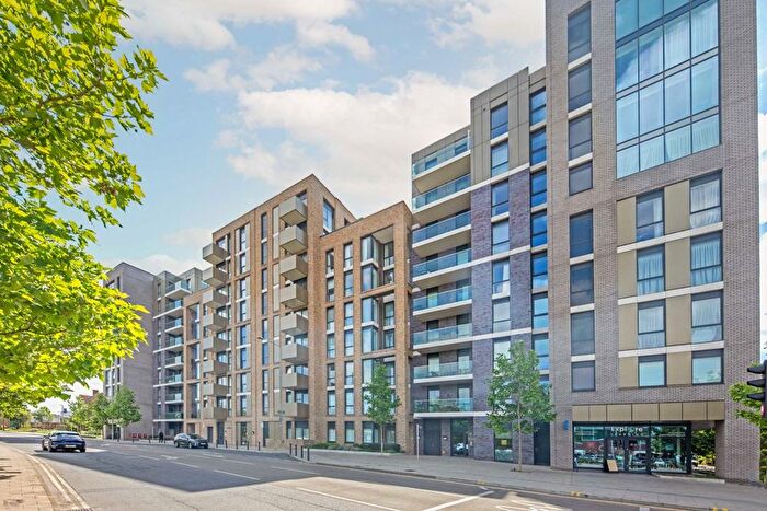 2 Bedroom Flat To Rent In Queenshurst Square, Kingston Upon Thames, KT2