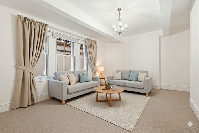 3 Bedroom Flat To Rent In Carlisle Mansions, Carlisle Place, SW1P