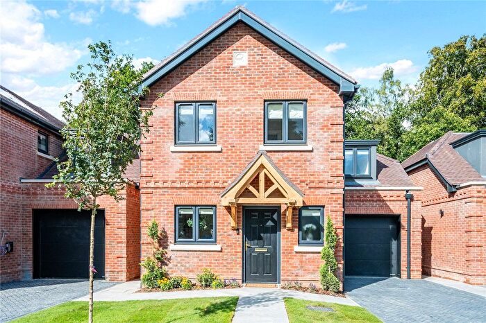 4 Bedroom Detached House For Sale In The Waldrons, Rowplatt Lane, Felbridge, RH19