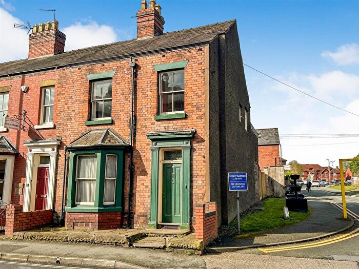 3 Bedroom Semi-Detached House For Sale In Salop Road, Oswestry, SY11