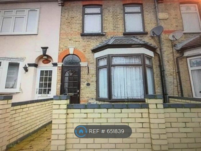 4 Bedroom Terraced House To Rent In Catisfield Road, Enfield EN3