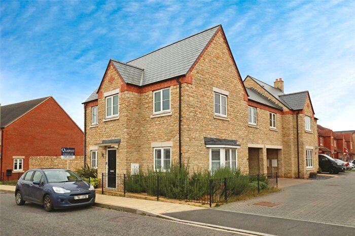 4 Bedroom Link Detached House For Sale In Ludlow Road, Bicester, Oxfordshire, OX26