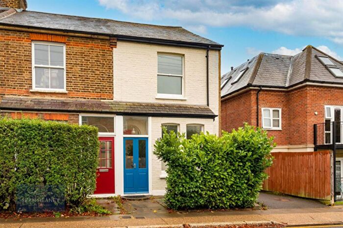3 Bedroom End Of Terrace House For Sale In Bells Hill, Barnet, EN5