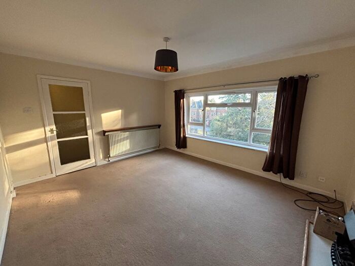 2 Bedroom Flat To Rent In Warwick Court, Richmond Park Road, Bournemouth, BH8