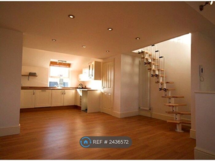 2 Bedroom Flat To Rent In Corona Road, Cambridge, CB4