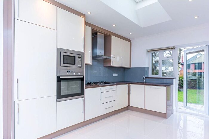 4 Bedroom Property To Rent In East Close, Ealing, London, W5
