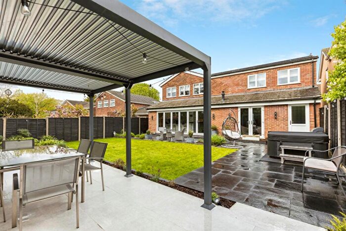 5 Bedroom Detached House For Sale In High Oaks, Crawley, RH11