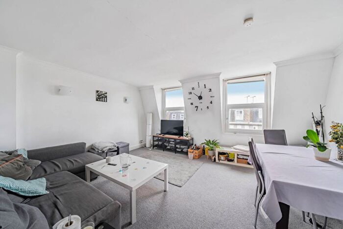 3 Bedroom Flat To Rent In Halford Road, West Brompton, London, SW6