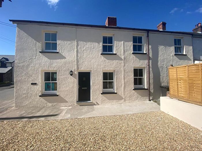 4 Bedroom Semi-Detached House To Rent In Chulmleigh, EX18