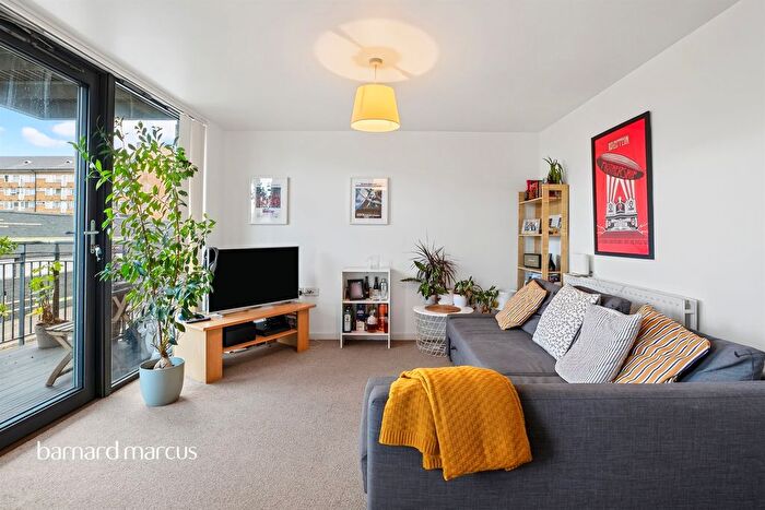 1 Bedroom Flat For Sale In Samuel Street, London, SE15