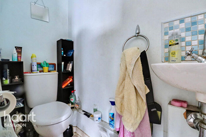 4 Bedroom Terraced House For Sale In Malyons, Basildon, SS13