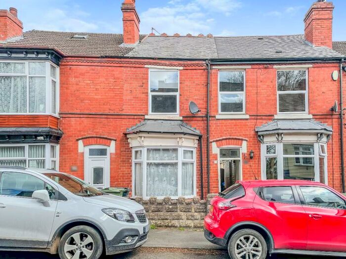 3 Bedroom Semi-Detached House To Rent In Crescent Road, Dudley, DY2
