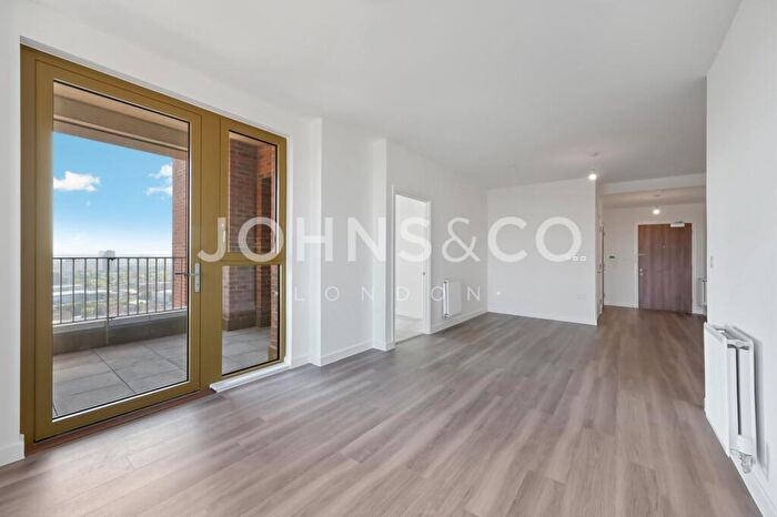 2 Bedroom Flat To Rent In Vista Heights, Bermondsey Heights, London, SE15