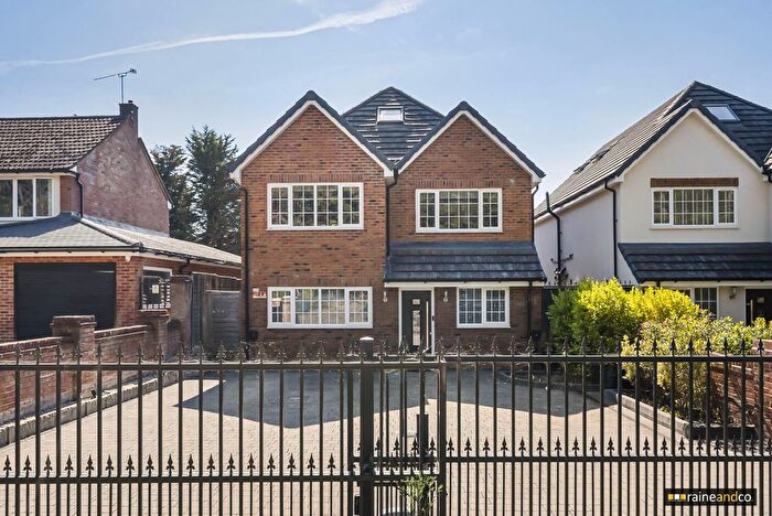 5 Bedroom Detached House For Sale In Upland Drive, Brookmans Park, Hatfield, AL9