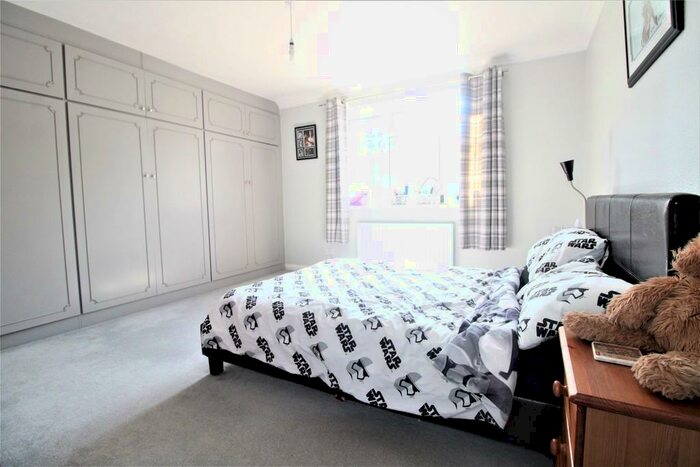 2 Bedroom Apartment To Rent In High Street, Potters Bar, EN6