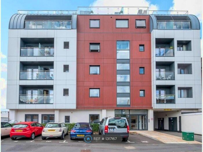 1 Bedroom Flat To Rent In Magna West, West Byfleet KT14