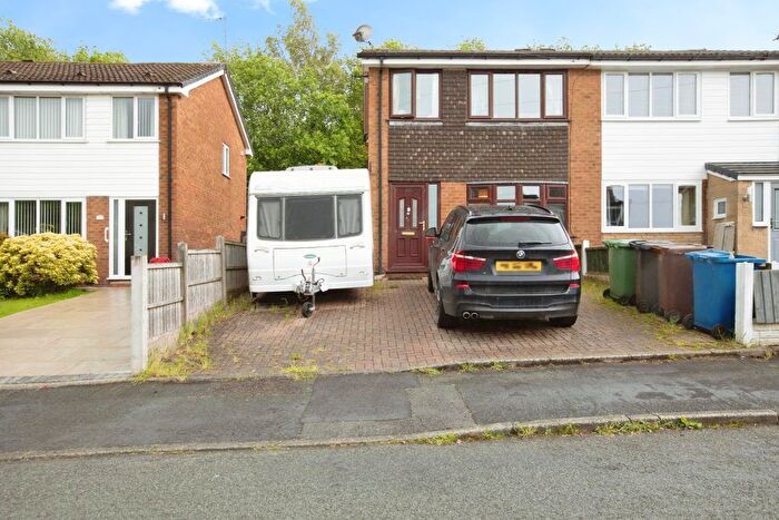 3 Bedroom Semi Detached House For Sale In Thornvale, Wigan, WN2